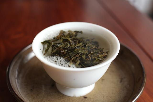 泡普洱茶時，為何不宜翻動葉底？專家揭示背后玄機